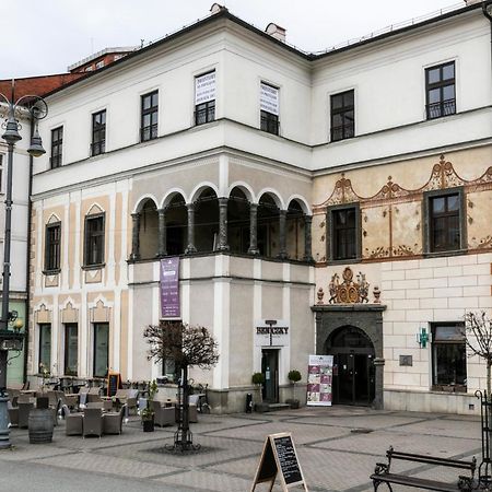 Alure Residences 10 - 24H Self Check-In & Private Parking Next To The Apartment Building Included, City Center Right On Snp Square In A Quiet Passage, New Building, Best Deal In Town バンスカー・ビストリツァ エクステリア 写真