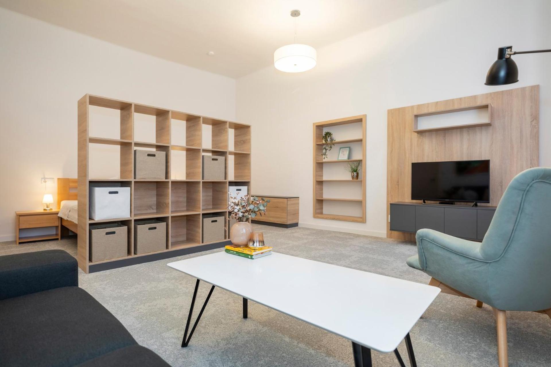 Alure Residences 10 - 24H Self Check-In & Private Parking Next To The Apartment Building Included, City Center Right On Snp Square In A Quiet Passage, New Building, Best Deal In Town バンスカー・ビストリツァ エクステリア 写真