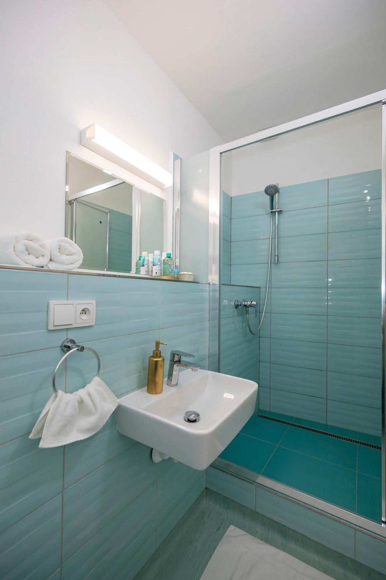 Alure Residences 10 - 24H Self Check-In & Private Parking Next To The Apartment Building Included, City Center Right On Snp Square In A Quiet Passage, New Building, Best Deal In Town バンスカー・ビストリツァ エクステリア 写真