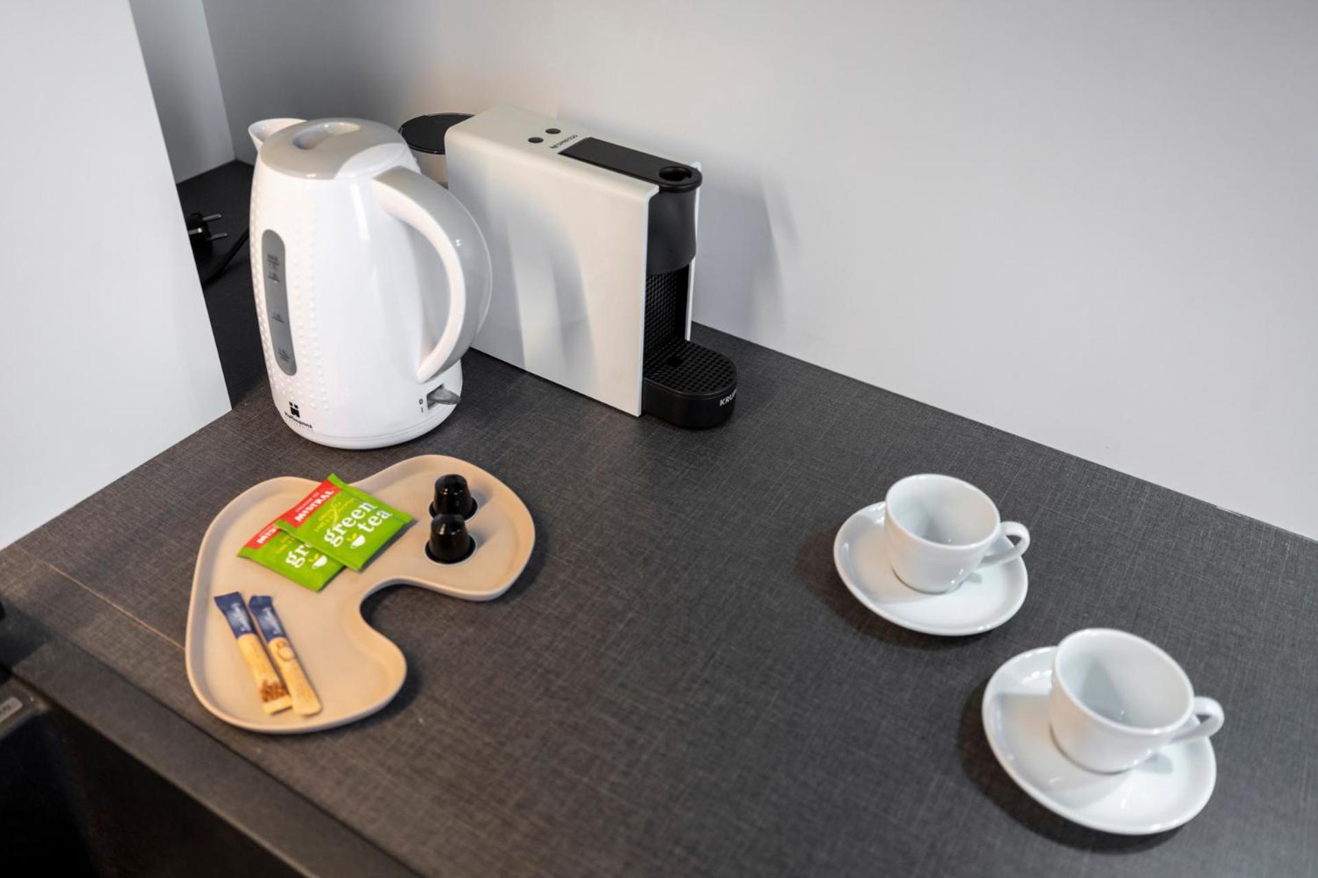 Alure Residences 10 - 24H Self Check-In & Private Parking Next To The Apartment Building Included, City Center Right On Snp Square In A Quiet Passage, New Building, Best Deal In Town バンスカー・ビストリツァ エクステリア 写真